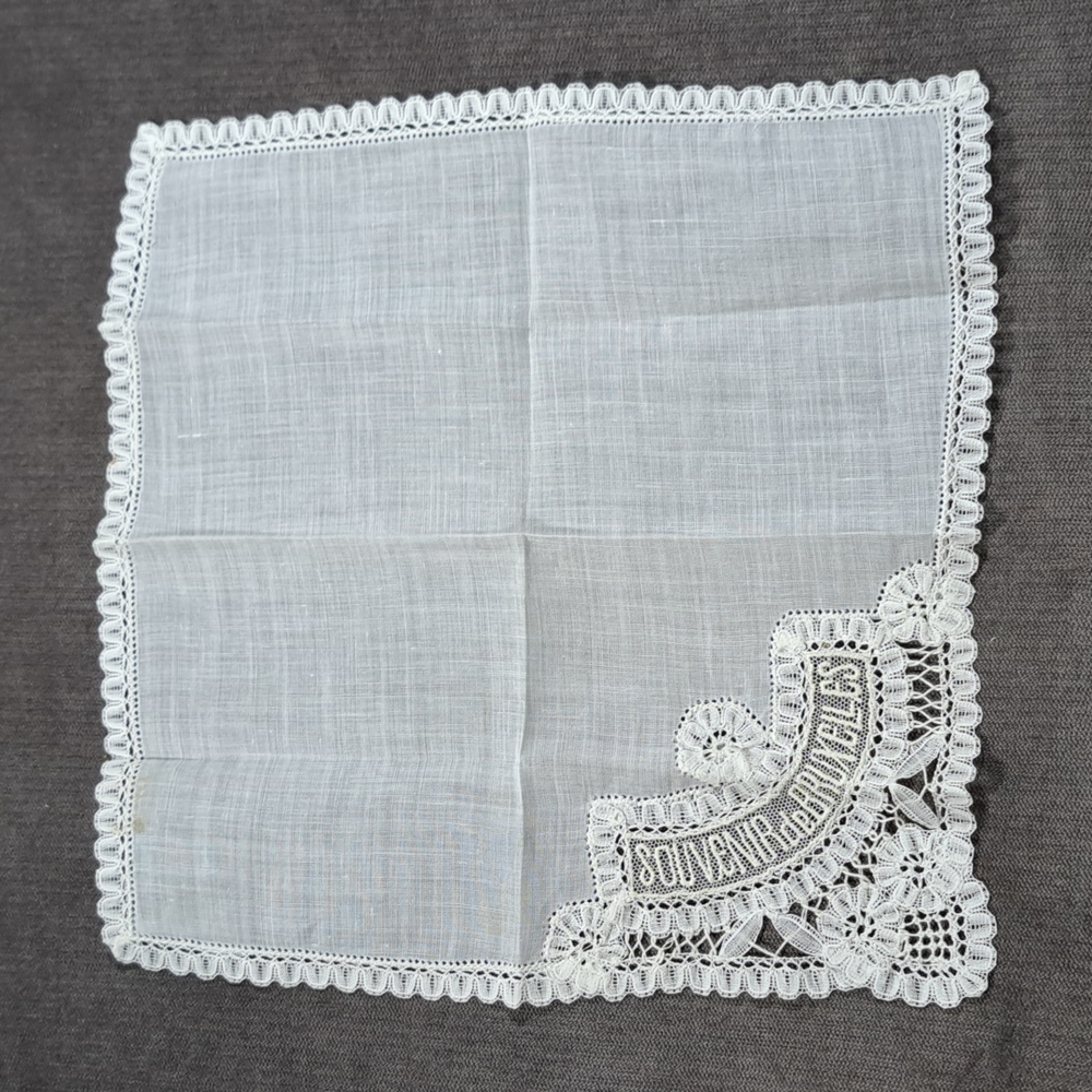 Vintage Small White Fabric Lace Hankerchief "Souvenir de Bruxelles" Keepsake G